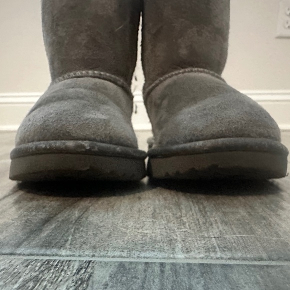 Ugg Classic Mini Toddler Boot - Size 8 - Picture 5 of 8